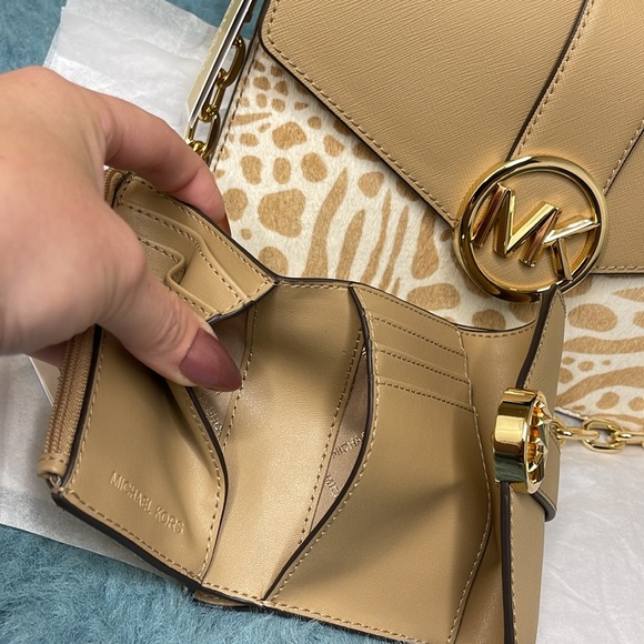 🛍️🤩Michael Michael Kors Carmen Shoulder Bag/Wallet Set🛍️🤩 - Picture 8 of 17